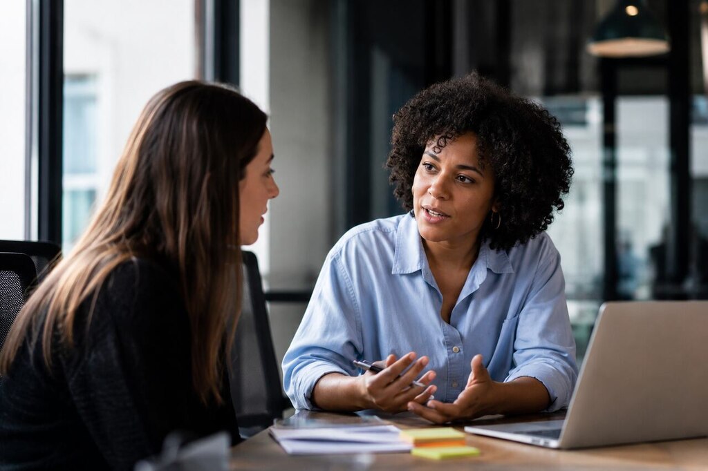 Mentoria de carreira: como funciona e como aplicar na sua empresa
